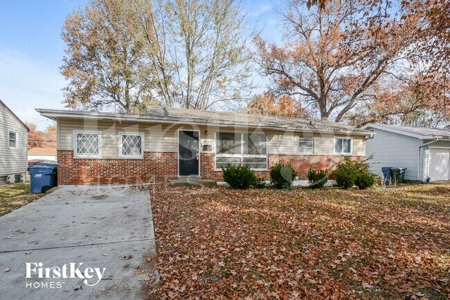 Building Photo - 623 Holiday Ave