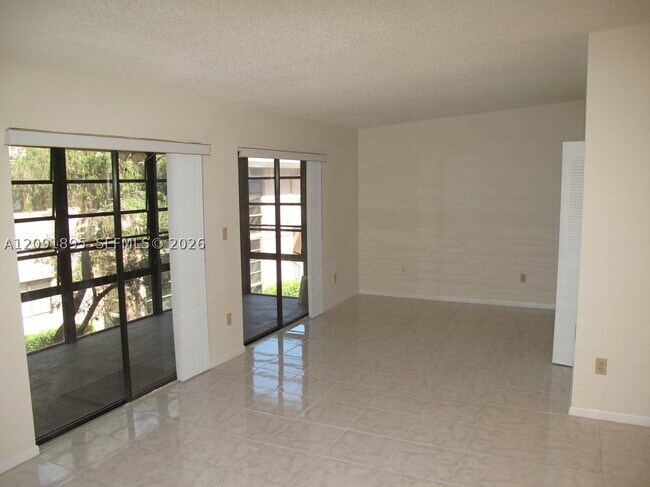 Foto del edificio - 9940 S Belfort Cir