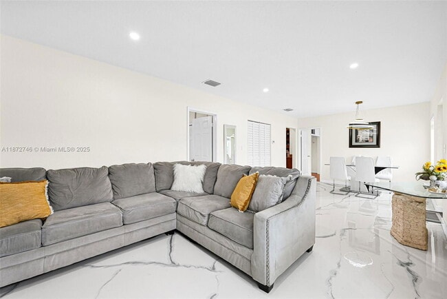 Foto del edificio - 6840 SW 26th St