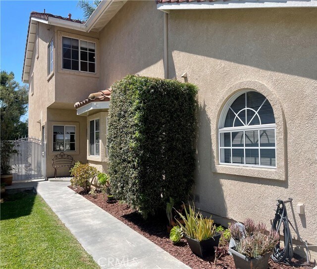 Building Photo - 24292 Briones Dr