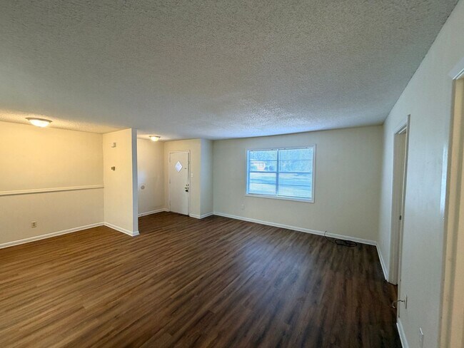 Building Photo - Lankford Place 2 bedroom/1bath Duplex