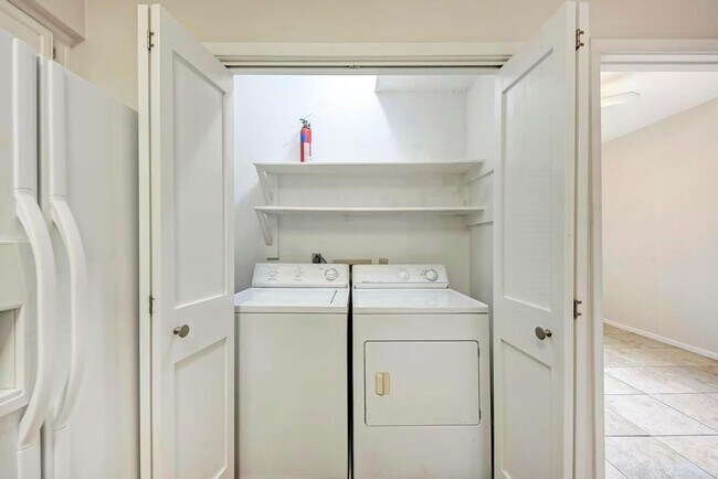 Building Photo - 2901 San Jacinto Blvd