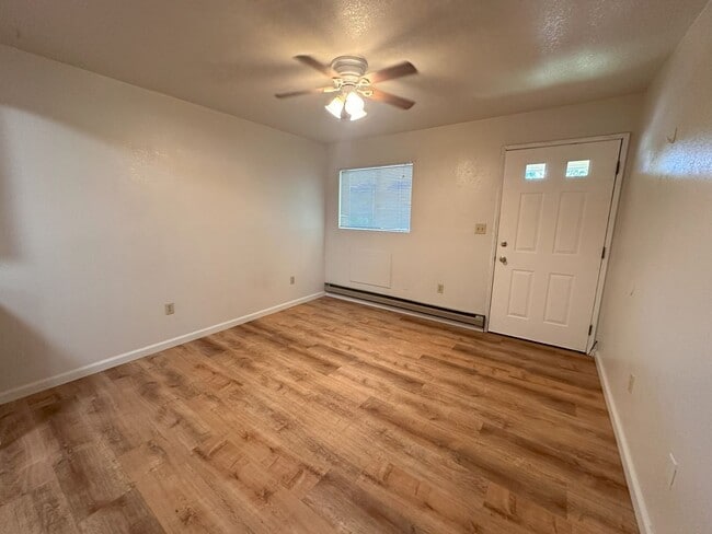 Foto del edificio - Upstairs 2 bed, 1 bath Apartment