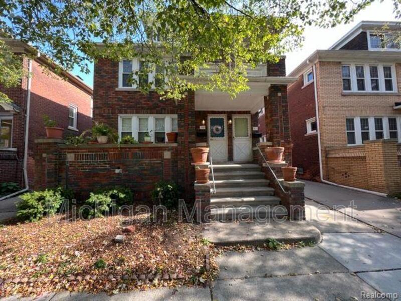 Primary Photo - 964 Beaconsfield Ave