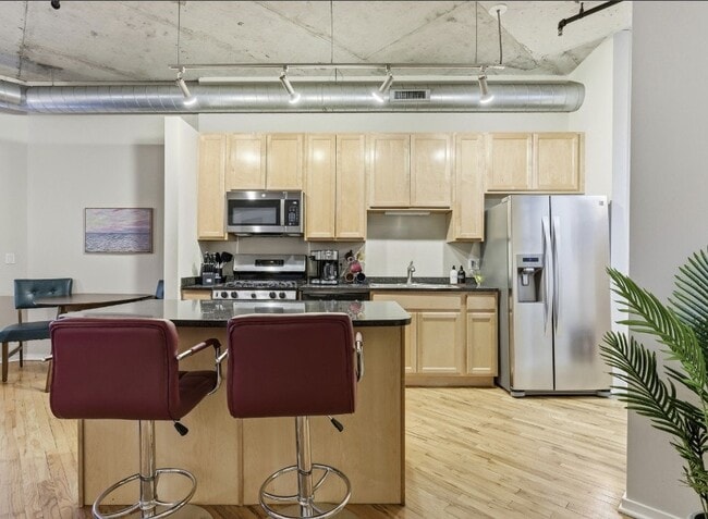 Building Photo - 6 S Laflin St