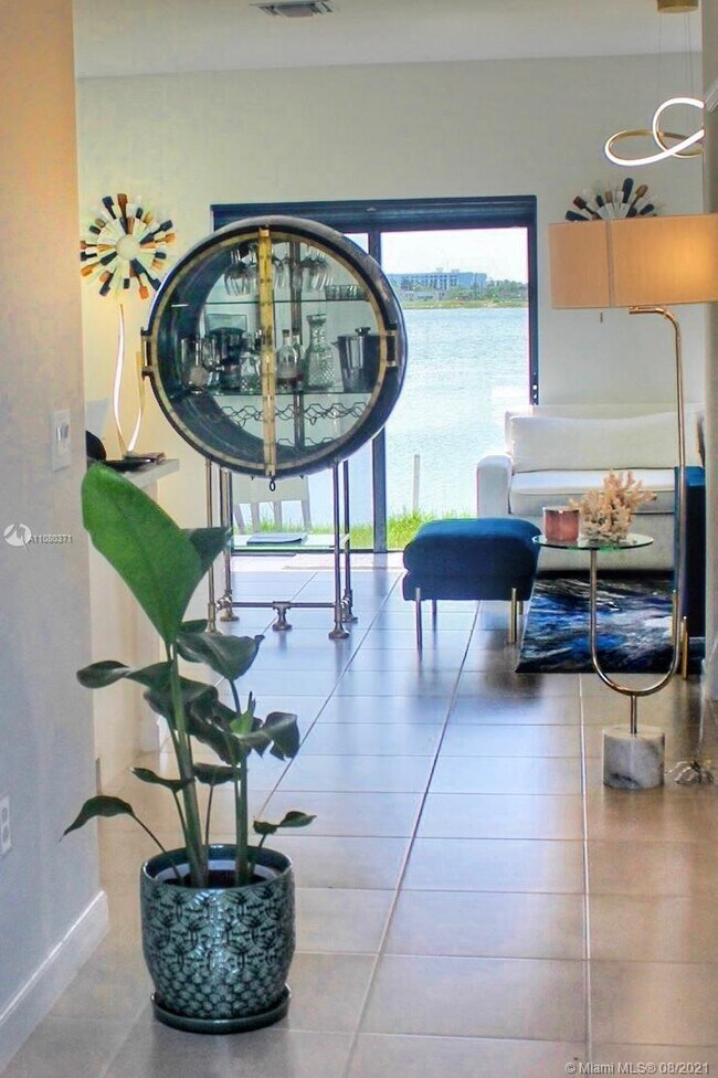 Foto del edificio - 20568 NE 5th Pl