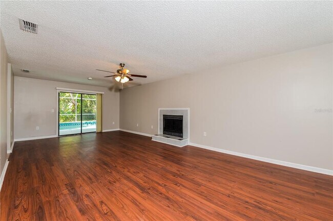 Foto del edificio - 5751 Forester Lake Dr