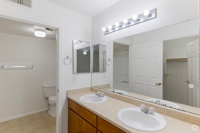 3 habitaciones, 3 baños - 1130 pies cuadrados - Baño principal - Bradshaw Vista