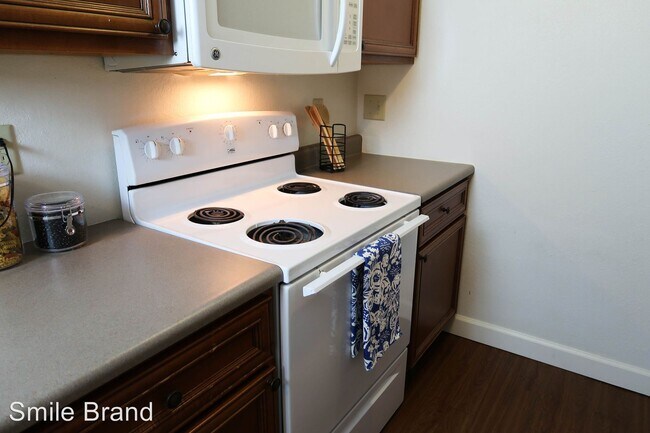 Foto del edificio - 2 br, 1 bath Room For Rent - 510 E. Stoughton