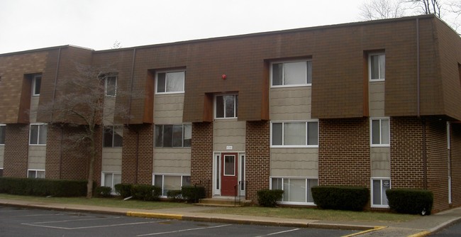 Towne Oaks Apartaments - Towne Oaks Apartments