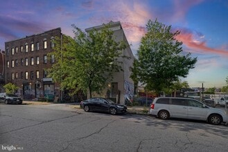 Building Photo - 113 W 22nd St