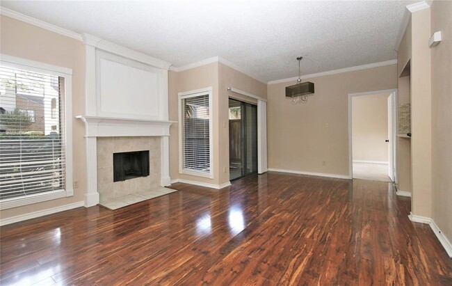Building Photo - 2025 Augusta Dr