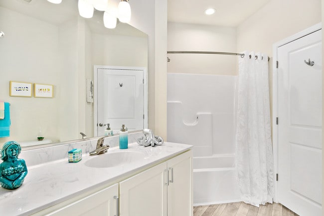 Guest Bathroom - Oceans East
