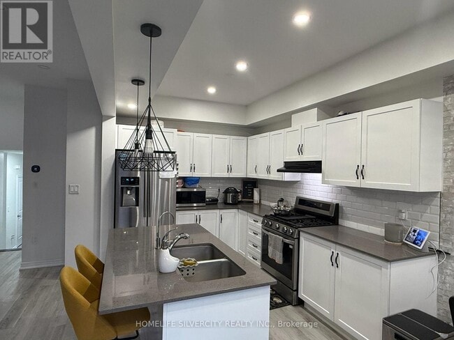 Building Photo - 324-324 Equestrian Way
