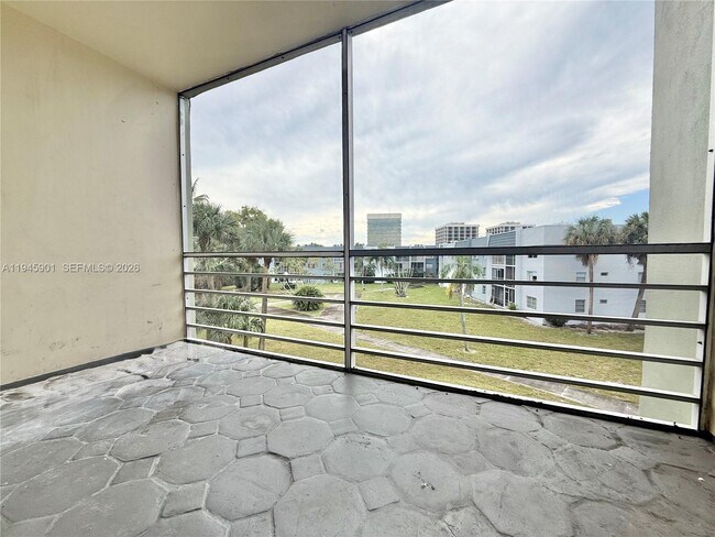 Building Photo - 1638 Embassy Dr