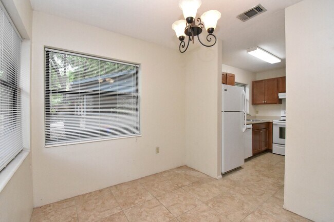 Building Photo - 4416 SW 46th Drive (Haystacks)