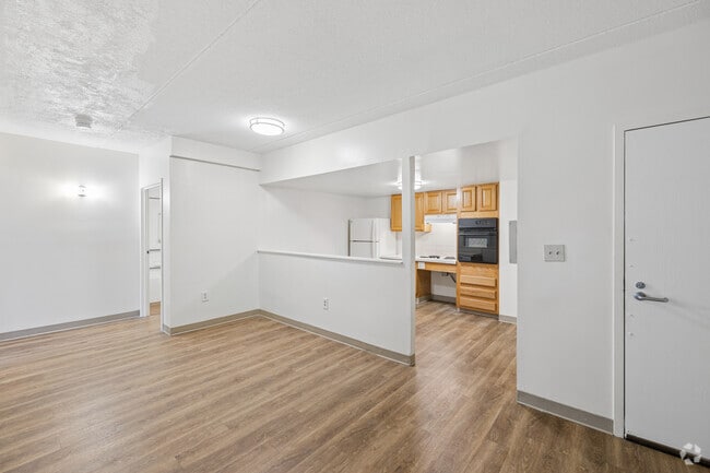 2 habitaciones, 1 baño - 1088 pies cuadrados - Cocina y comedor - Roxbury Apartments