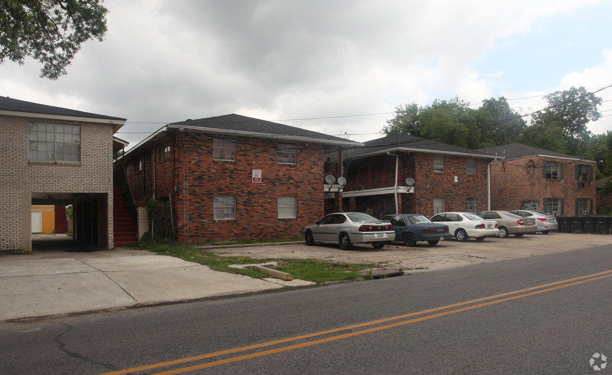 Building Photo - The Roose Apts.