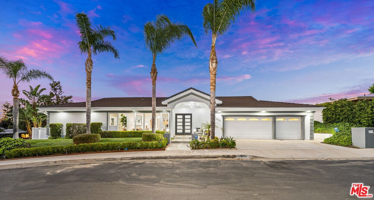 Primary Photo - 16053 Sabana Ln