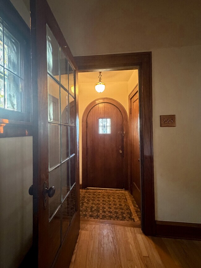 Puerta principal - 5411 W National Ave