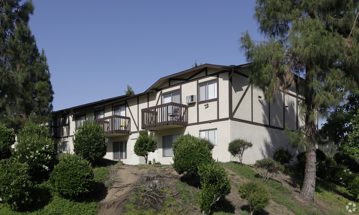 WINDSOR MANOR I Apartments San Marcos, CA