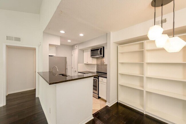 Building Photo - 3204 Menchaca Rd
