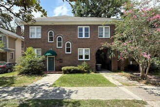 Building Photo - 2245 Myra St