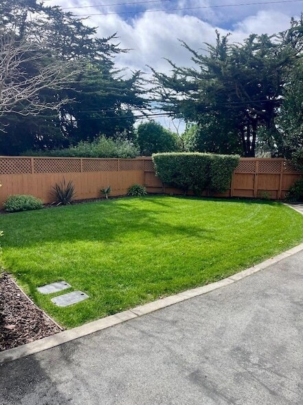 Foto del edificio - 445 Purisima Way