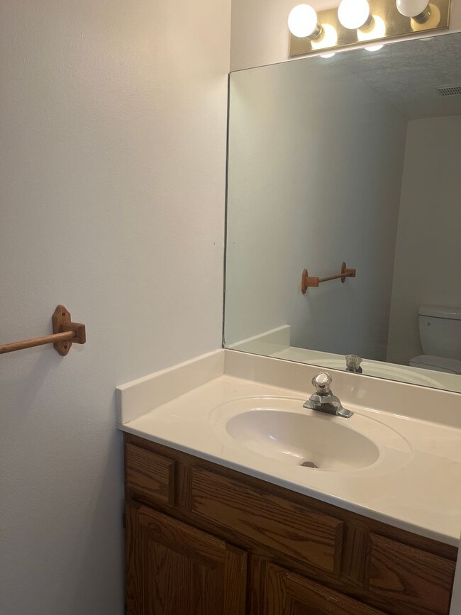 Building Photo - Newly renovated American Fork townhome