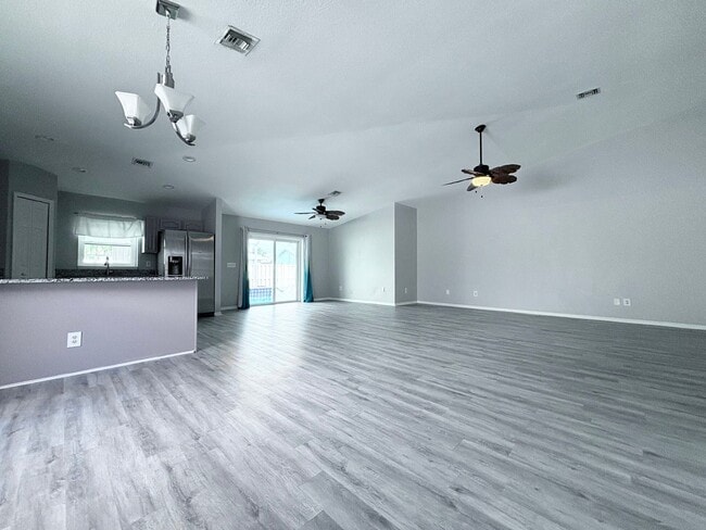 Foto del edificio - Spacious & Fully Remodeled 3-Bedroom Pool Home in a Prime Location!