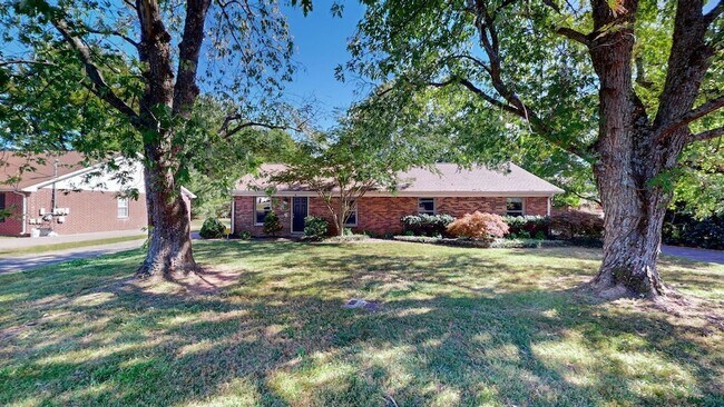 Foto del edificio - 8614 Burleson Ln