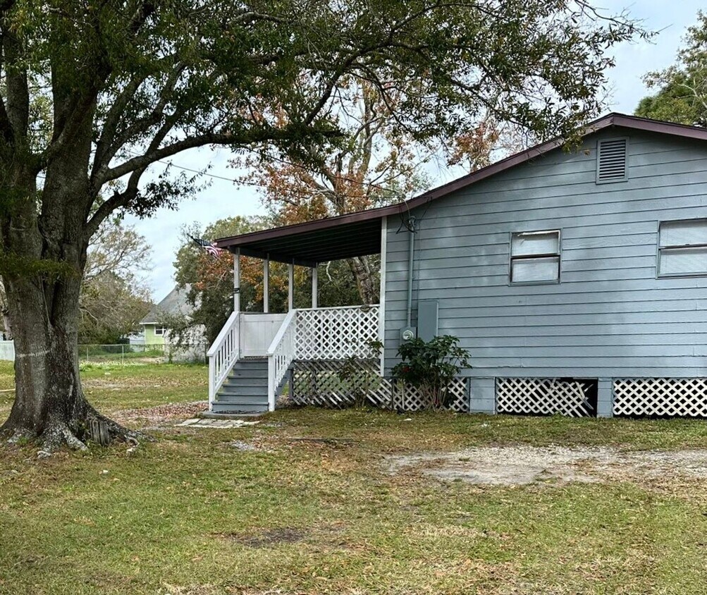 Primary Photo - Beautiful 3 Bedroom 1 Bath Cottage Home Fo...