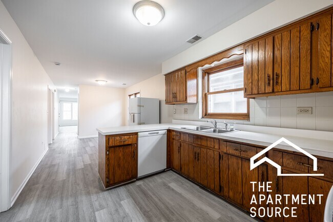 Foto del edificio - 6323 W Fullerton Ave