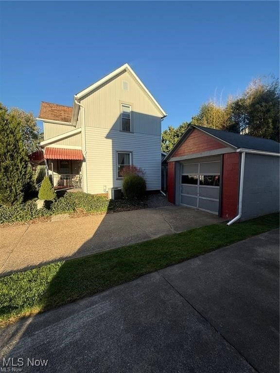 Building Photo - 450 E 5th St