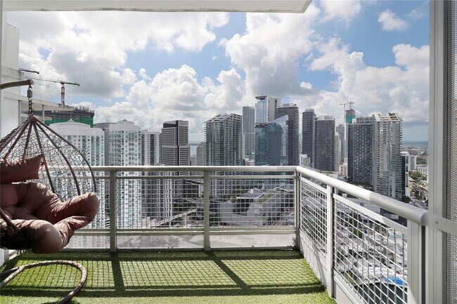 Foto del edificio - 350 S Miami Ave
