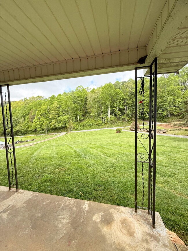 Building Photo - CANTON- 3 Bedroom/Bonus Rooms/Large Yard, ...