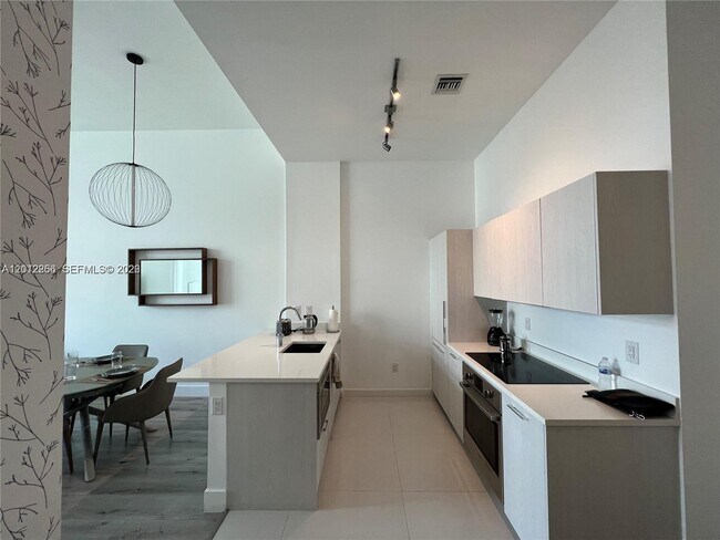 Foto del edificio - 501 NE 31st St