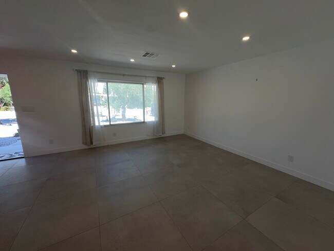 Foto del edificio - 2175 N Sandra Rd