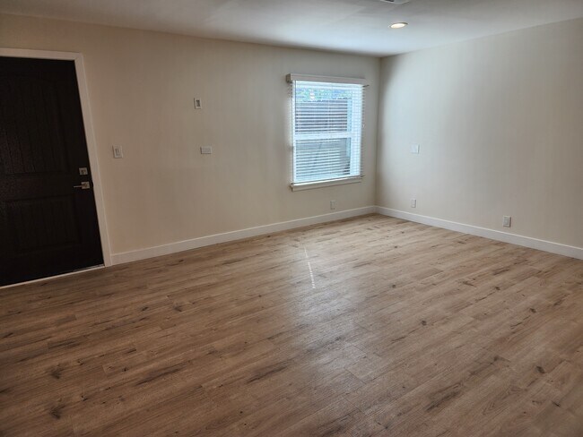 Building Photo - 7541 Enfield Ave