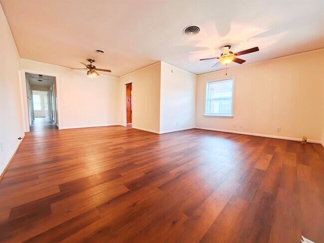 Building Photo - 9821 Woodwind Dr