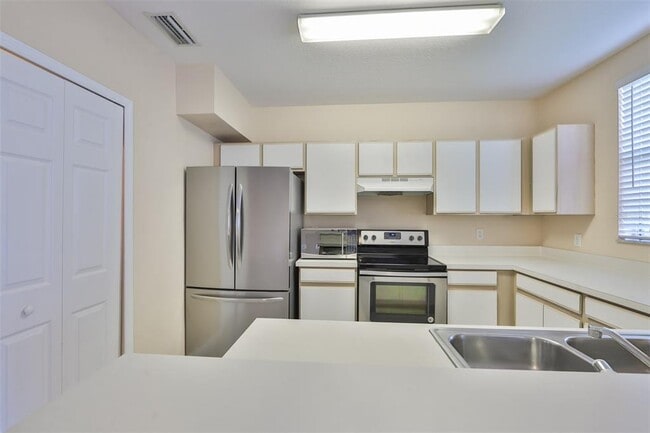 Building Photo - 9805 Carlsdale Dr
