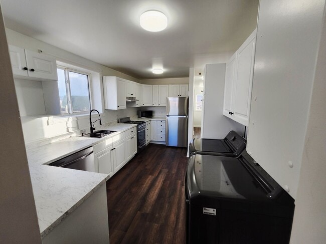 Building Photo - 254 Britain St