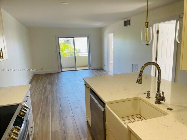 Foto del edificio - 900 NE 18th Ave