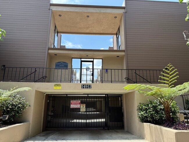 Foto del edificio - Sherman Oaks Townhome