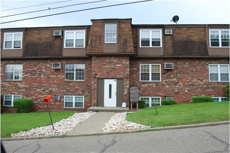 230 Hallock Ave, Mingo Junction, OH 43938 Townhouse for Rent in Mingo