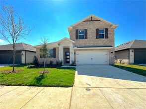 Building Photo - 808 Birdie Dr