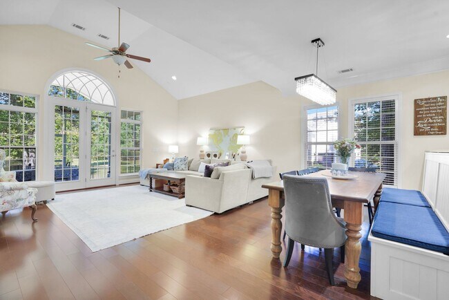 Building Photo - 3-6 Month Rental with the possibility to e...
