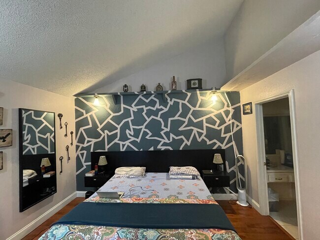 Primary bedroom with attached bathroom - 821 Dublin Dr