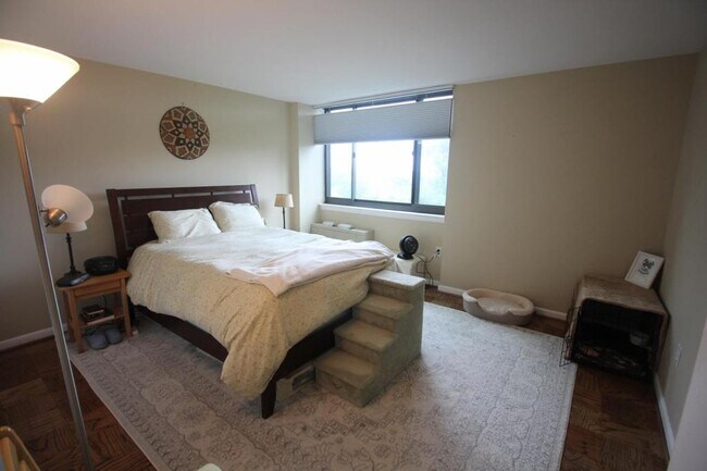 Foto del edificio - 4201 Cherry Hill Rd, 501