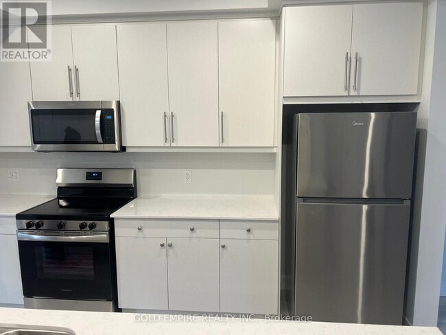 Building Photo - 990 Deveron Crescent